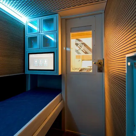 Capsulehotel Resting Pods - Zzzleepandgo Vrn Verona Airport