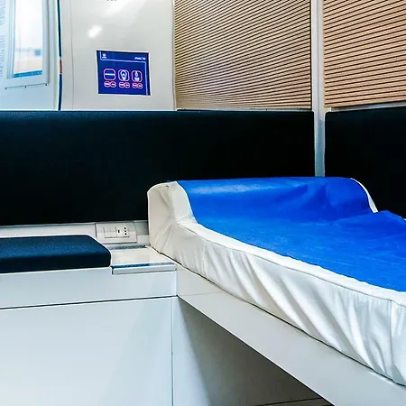 Capsule hotel Resting Pods - Zzzleepandgo Vrn Verona Airport 3*